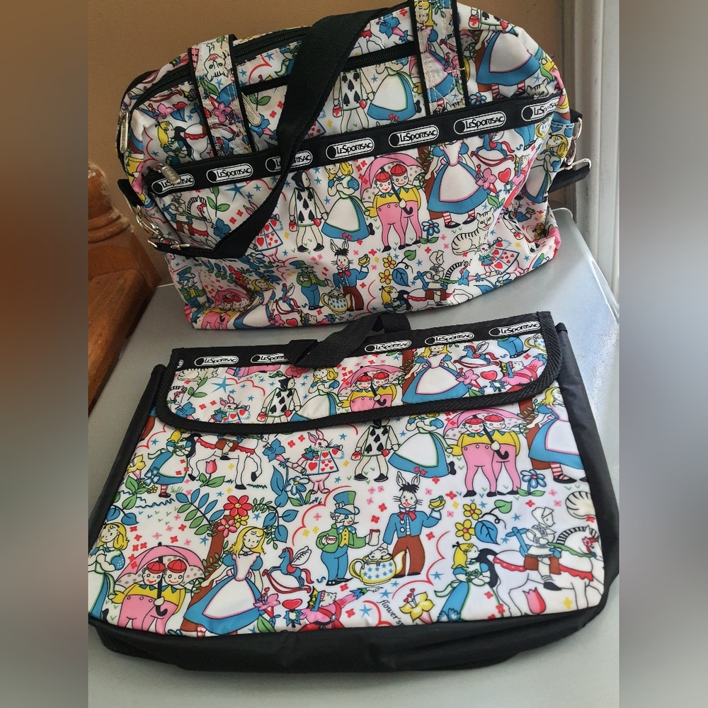 Le Sportsac X Alice in Wonderland Messenger Bag W/Removable laptop Sleeve